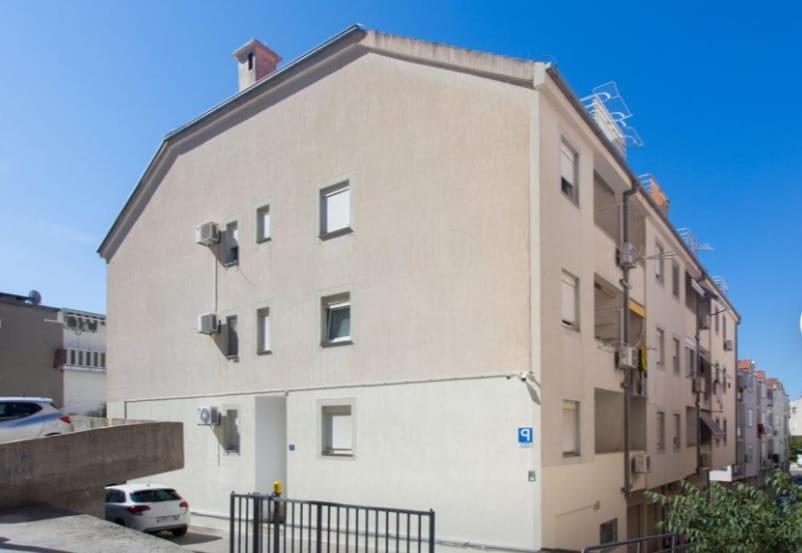 Michael Apartment Omiš Екстериор снимка